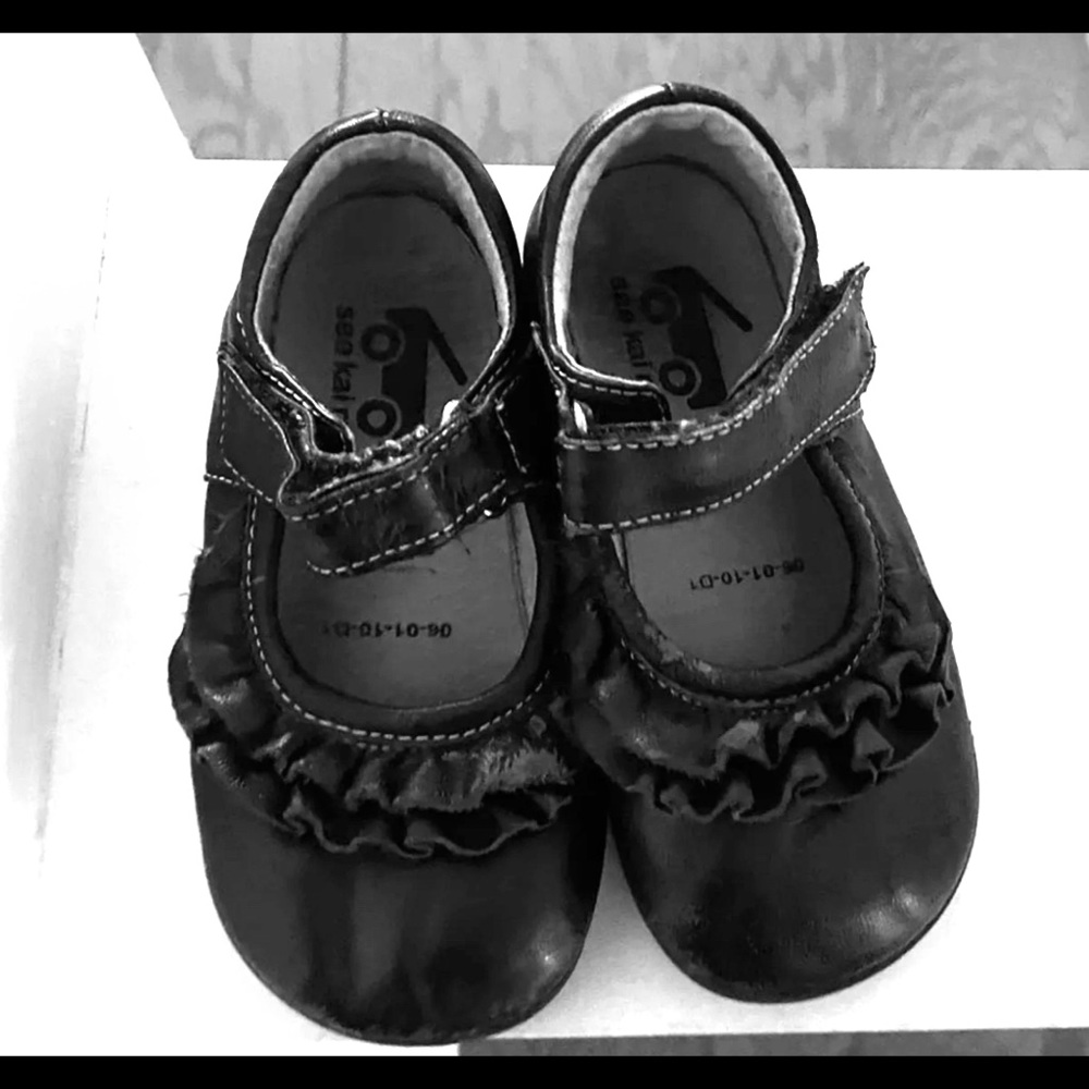 See Kai Run Black Toddler Mary Janes size 9